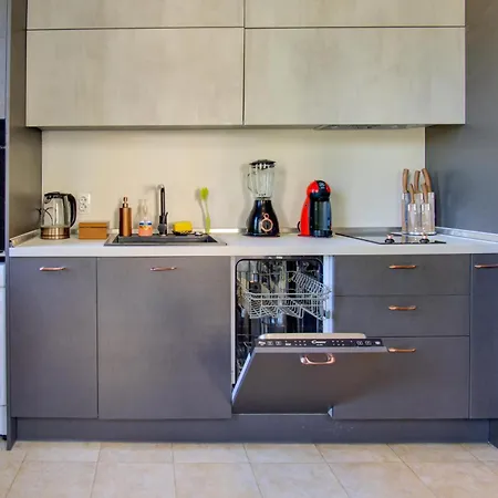 Gondola Flat Number 2 *