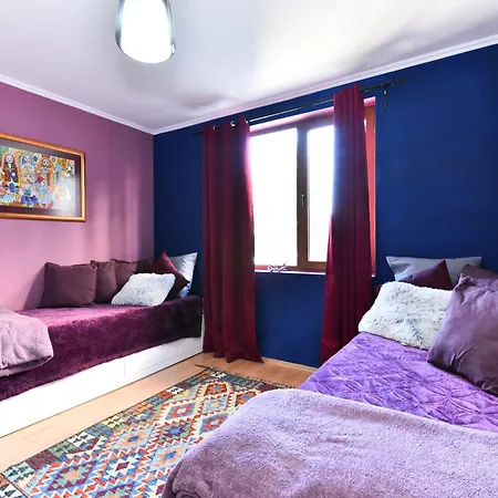 Gondola Flat Number 2 * בנסקו