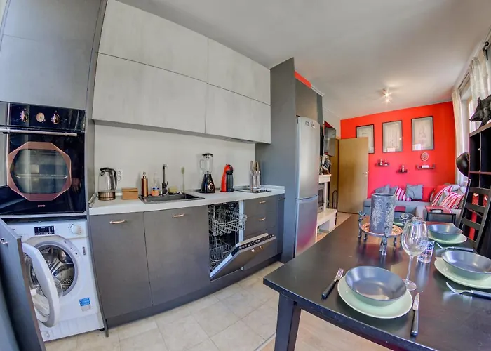 Gondola Flat Number 2 公寓 *